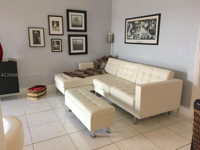3905 SW 78th Ct 205, Miami, FL 33155