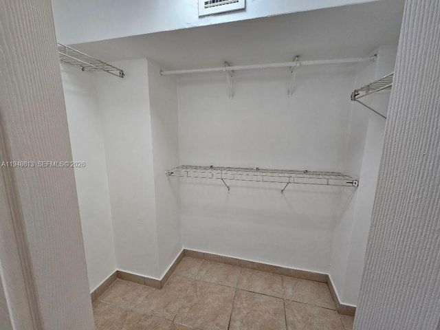 441 NE 195th St 105, Miami, FL 33179