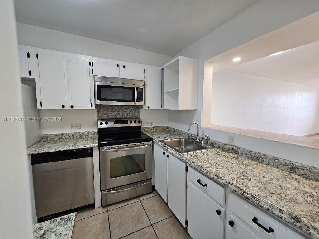 441 NE 195th St 105, Miami, FL 33179