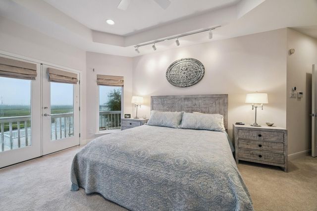 13243 Binnacle Way, Galveston, TX 77554