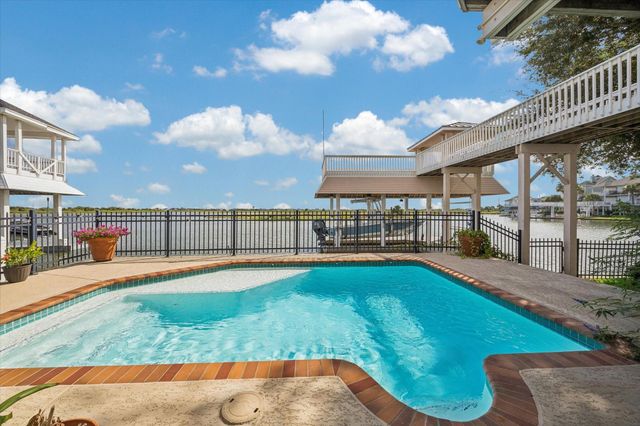 13243 Binnacle Way, Galveston, TX 77554