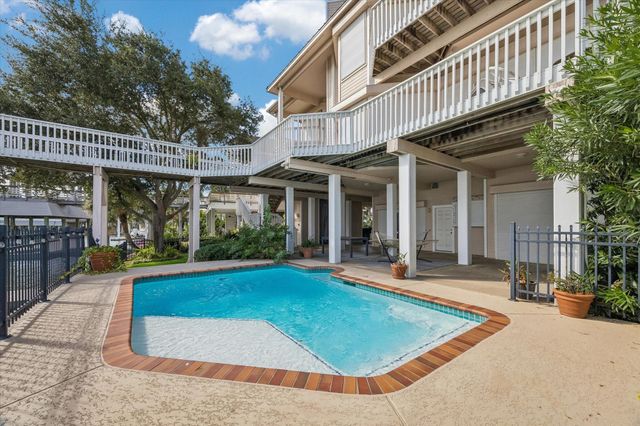 13243 Binnacle Way, Galveston, TX 77554