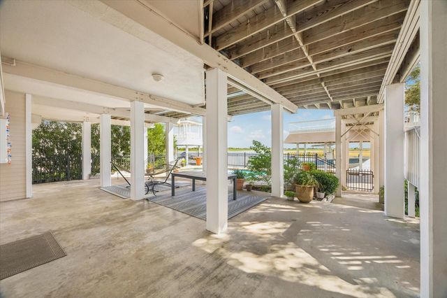 13243 Binnacle Way, Galveston, TX 77554
