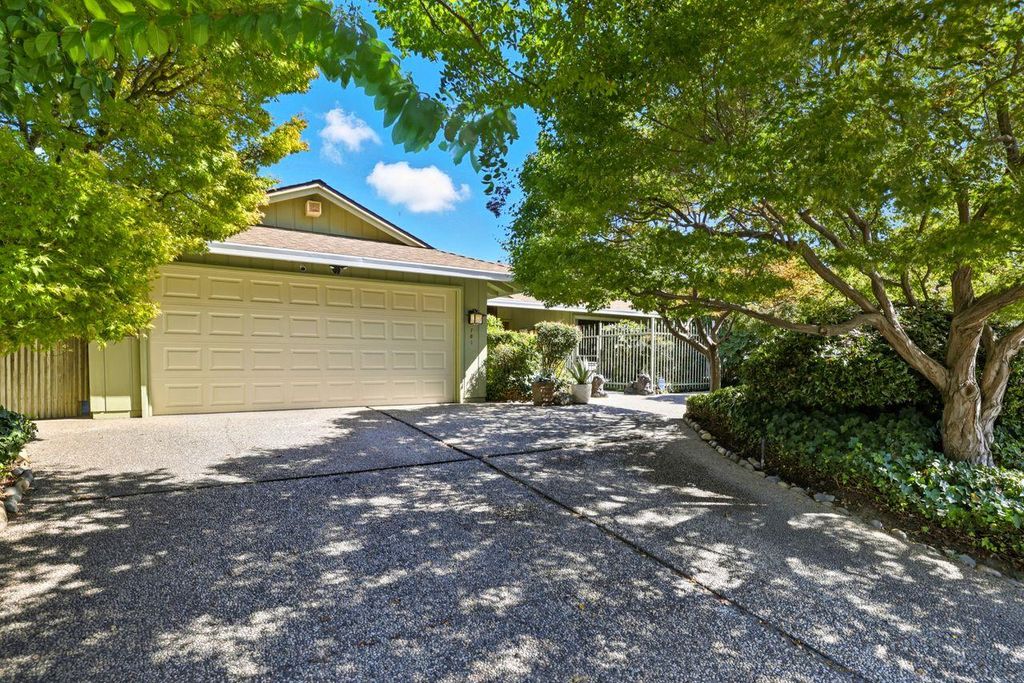 761 Blackmer Cir, Sacramento, CA 95825