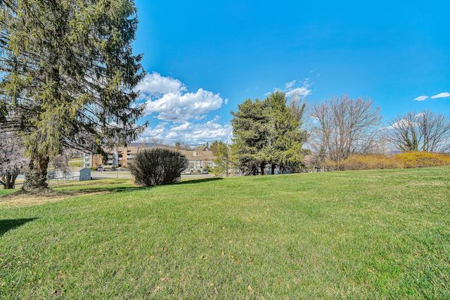 S 2518 Clearing RD, Salem, VA 24153