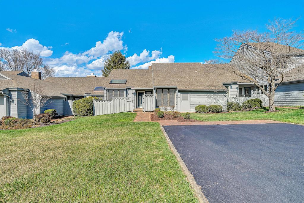 S 2518 Clearing RD, Salem, VA 24153