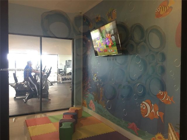 3388 W 100th Ter, Hialeah, FL 33018