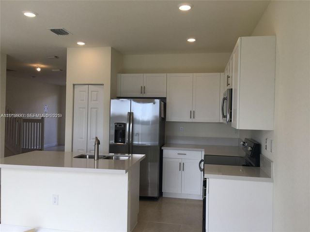 3388 W 100th Ter, Hialeah, FL 33018