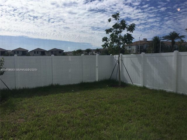 3388 W 100th Ter, Hialeah, FL 33018