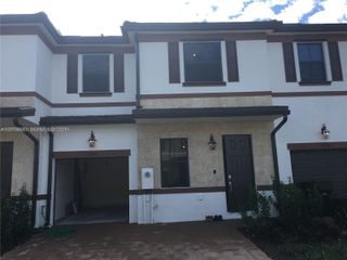 3388 W 100th Ter, Hialeah, FL 33018