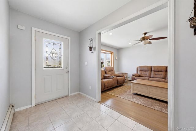 32 46th Street, Islip, NY 11751