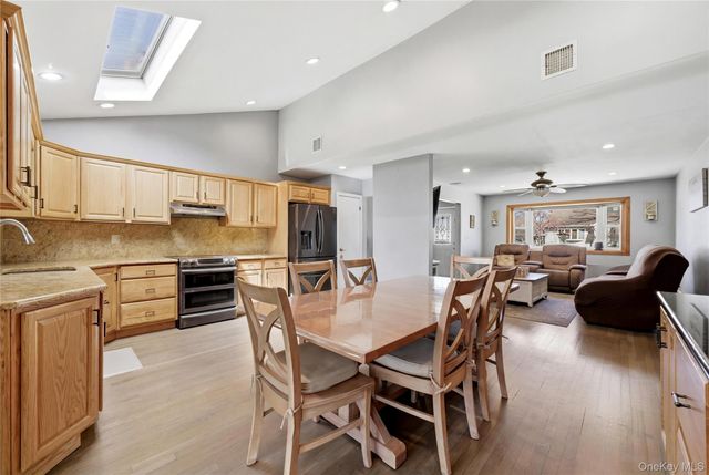 32 46th Street, Islip, NY 11751