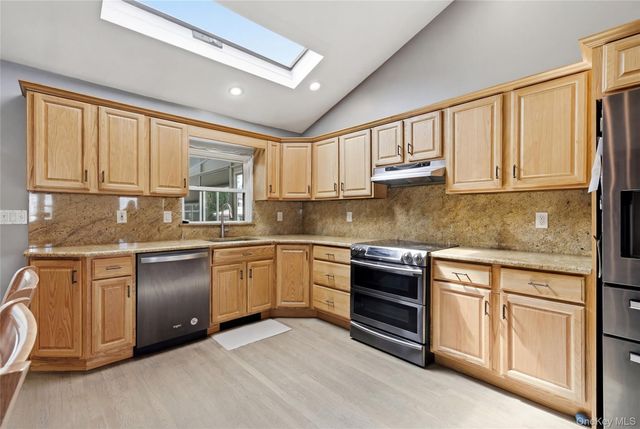 32 46th Street, Islip, NY 11751