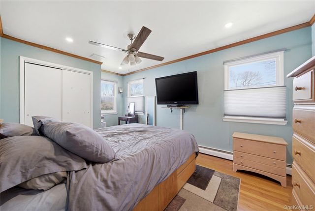 32 46th Street, Islip, NY 11751