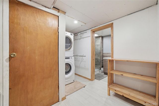 32 46th Street, Islip, NY 11751