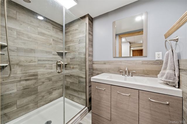 32 46th Street, Islip, NY 11751