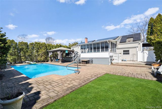 32 46th Street, Islip, NY 11751