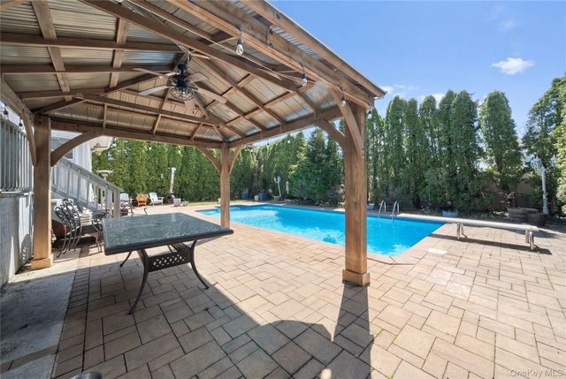 32 46th Street, Islip, NY 11751