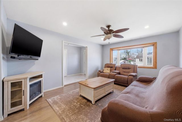 32 46th Street, Islip, NY 11751