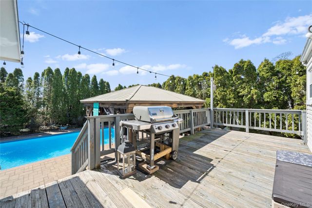 32 46th Street, Islip, NY 11751