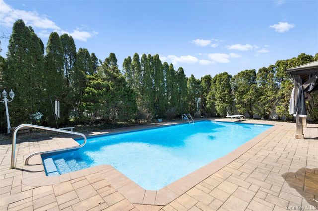 32 46th Street, Islip, NY 11751