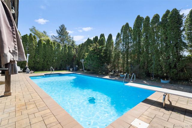 32 46th Street, Islip, NY 11751