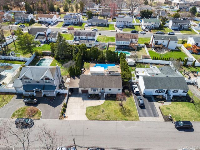 32 46th Street, Islip, NY 11751