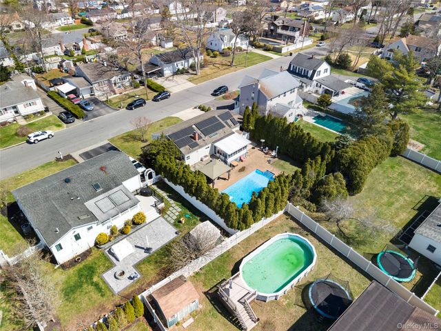 32 46th Street, Islip, NY 11751