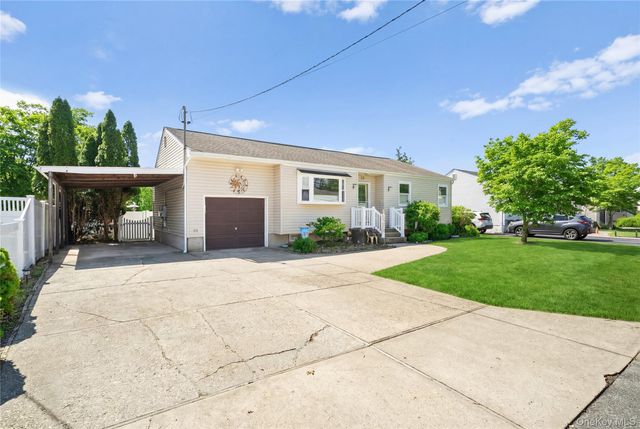 32 46th Street, Islip, NY 11751