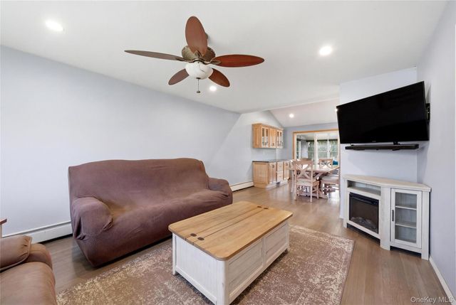 32 46th Street, Islip, NY 11751