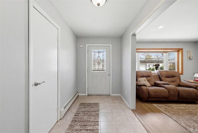 32 46th Street, Islip, NY 11751