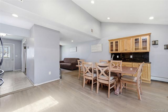 32 46th Street, Islip, NY 11751