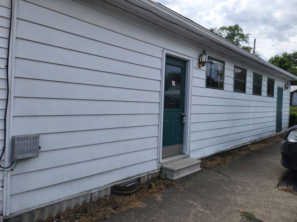 Image 1 of property listing at 128 N 3rd Street, Mt Vernon, IL 62864