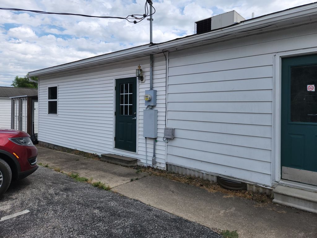 Image 2 of property listing at 128 N 3rd Street, Mt Vernon, IL 62864