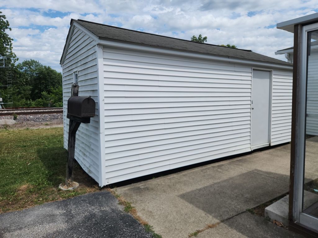 Image 3 of property listing at 128 N 3rd Street, Mt Vernon, IL 62864