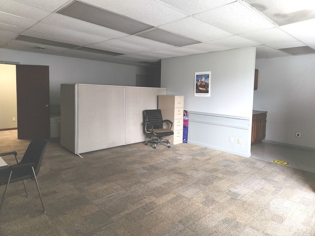 Image 10 of property listing at 128 N 3rd Street, Mt Vernon, IL 62864