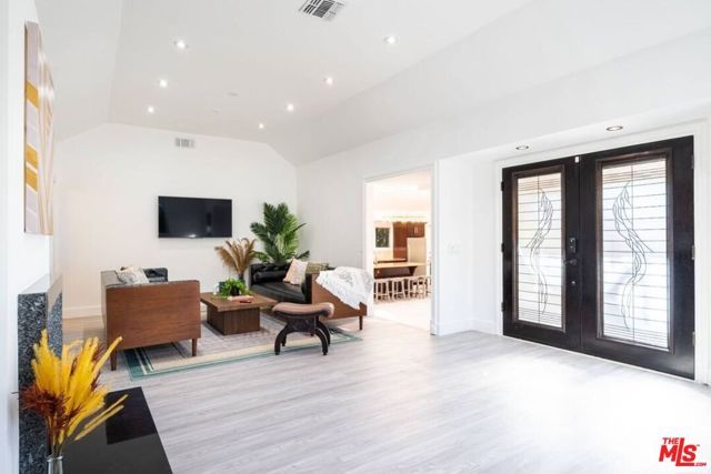 11331 Isleta Street, Los Angeles, CA 90049