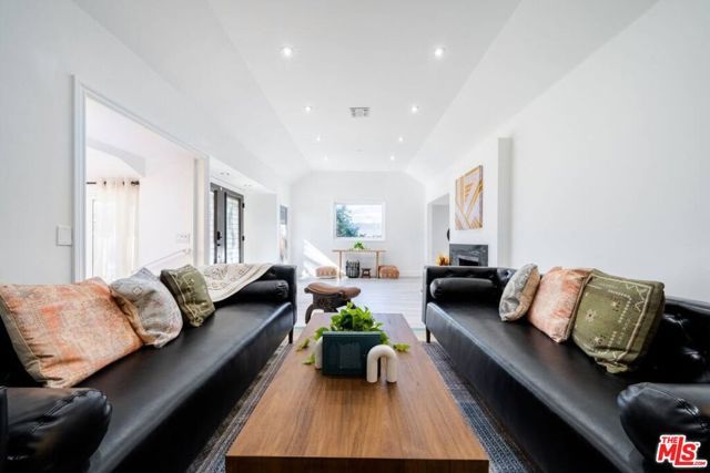 11331 Isleta Street, Los Angeles, CA 90049