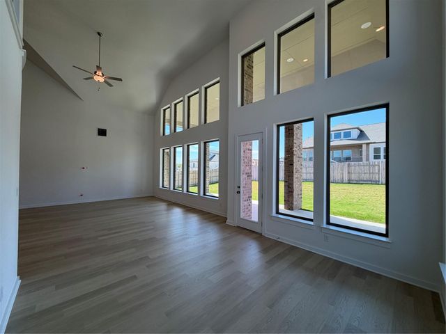 101 Gibbs DR, Liberty Hill, TX 78642