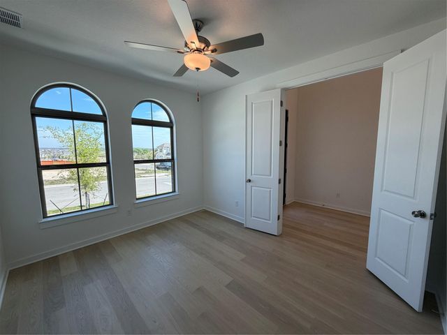 101 Gibbs DR, Liberty Hill, TX 78642