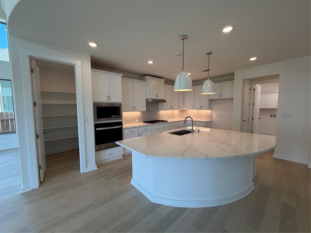 101 Gibbs DR, Liberty Hill, TX 78642