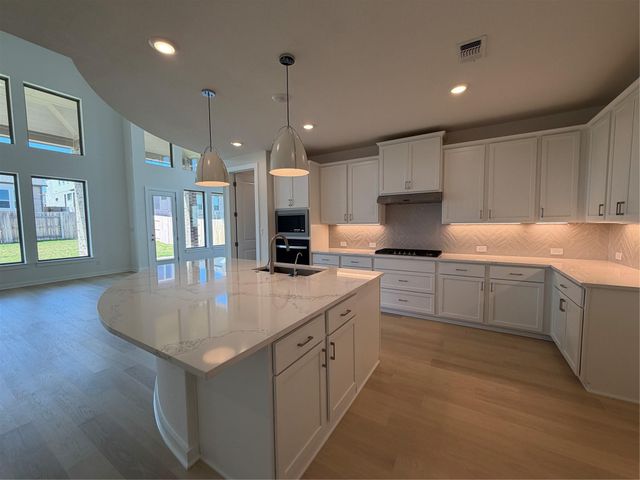 101 Gibbs DR, Liberty Hill, TX 78642