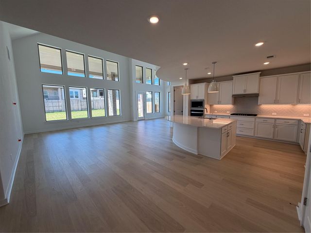 101 Gibbs DR, Liberty Hill, TX 78642