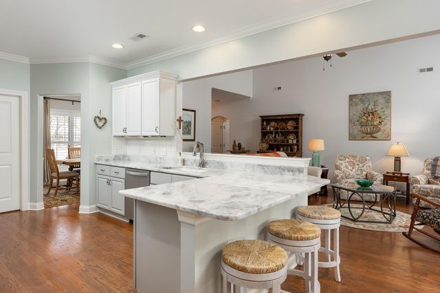 818 Lynnstone Drive, Chattanooga, TN 37405