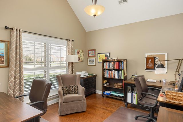 818 Lynnstone Drive, Chattanooga, TN 37405