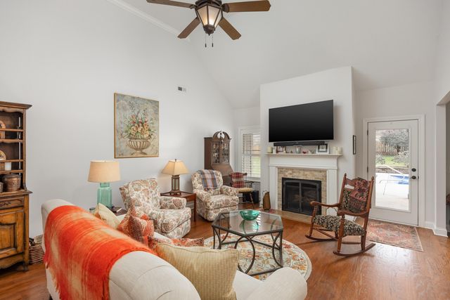 818 Lynnstone Drive, Chattanooga, TN 37405