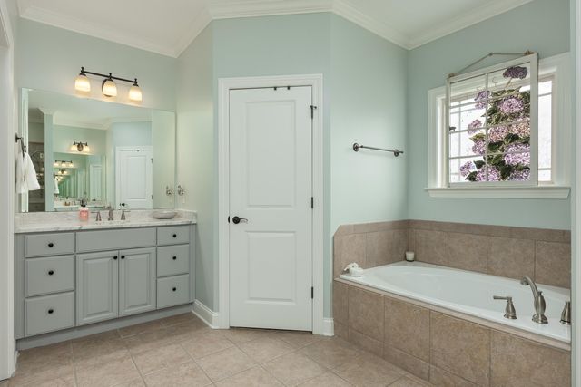 818 Lynnstone Drive, Chattanooga, TN 37405