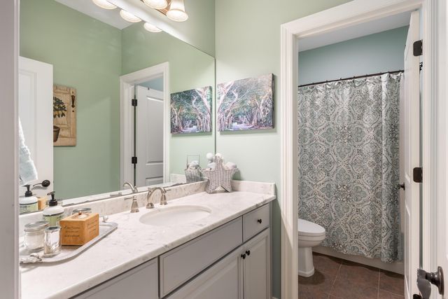 818 Lynnstone Drive, Chattanooga, TN 37405