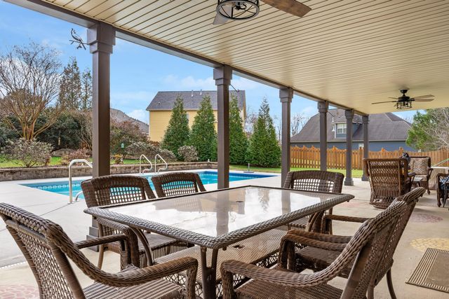 818 Lynnstone Drive, Chattanooga, TN 37405