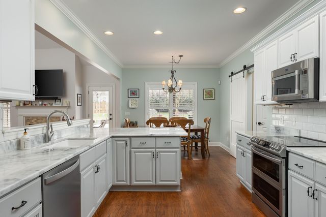 818 Lynnstone Drive, Chattanooga, TN 37405